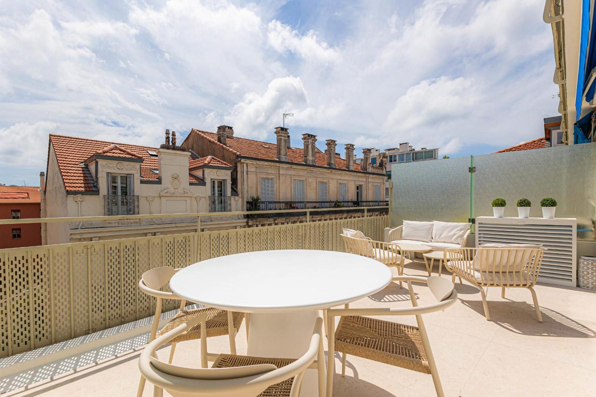 Sublime 3 Pieces Entierement Renove Dans Le Centre De Appartement *