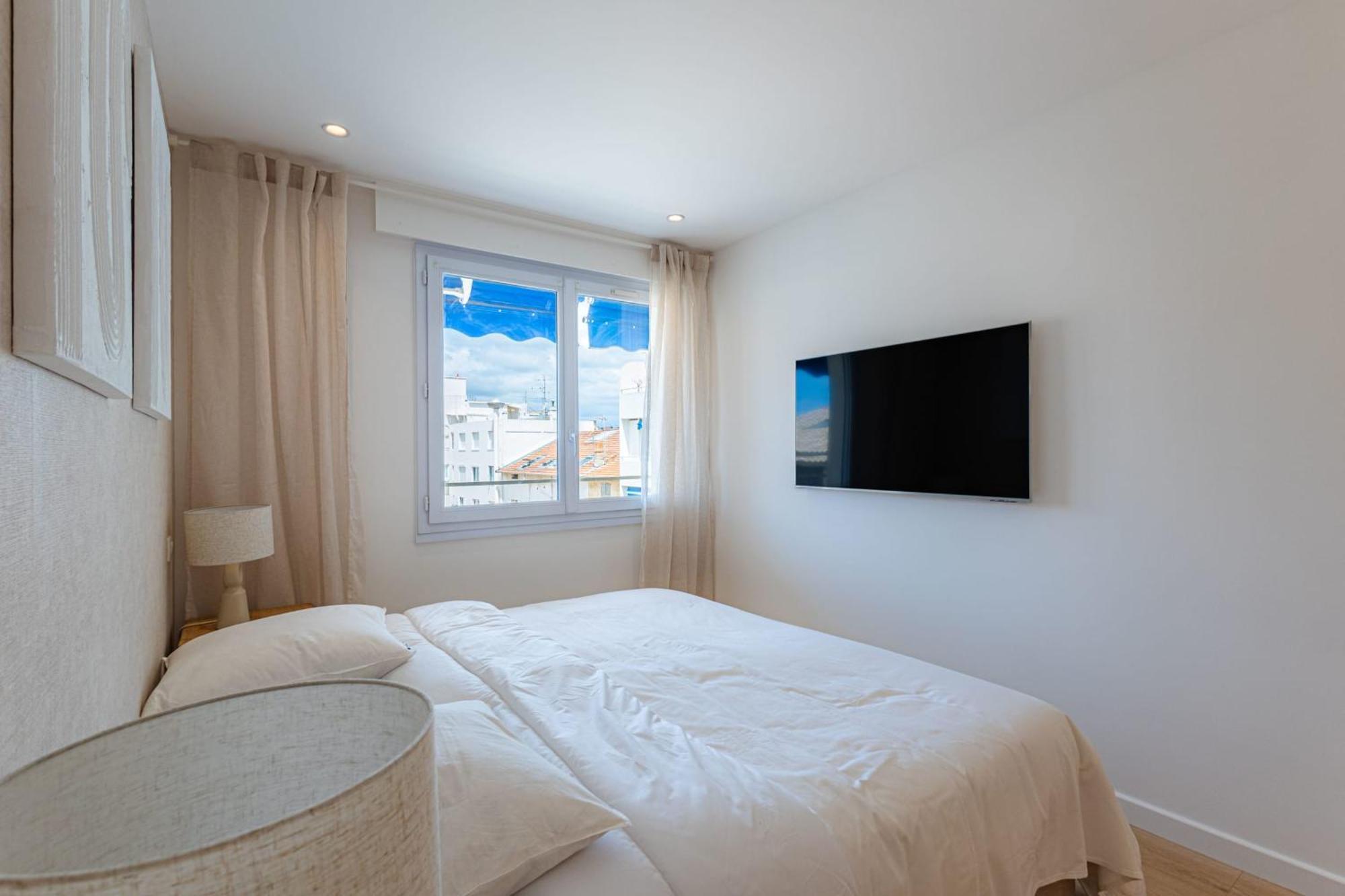 Sublime 3 Pieces Entierement Renove Dans Le Centre De * Cannes
